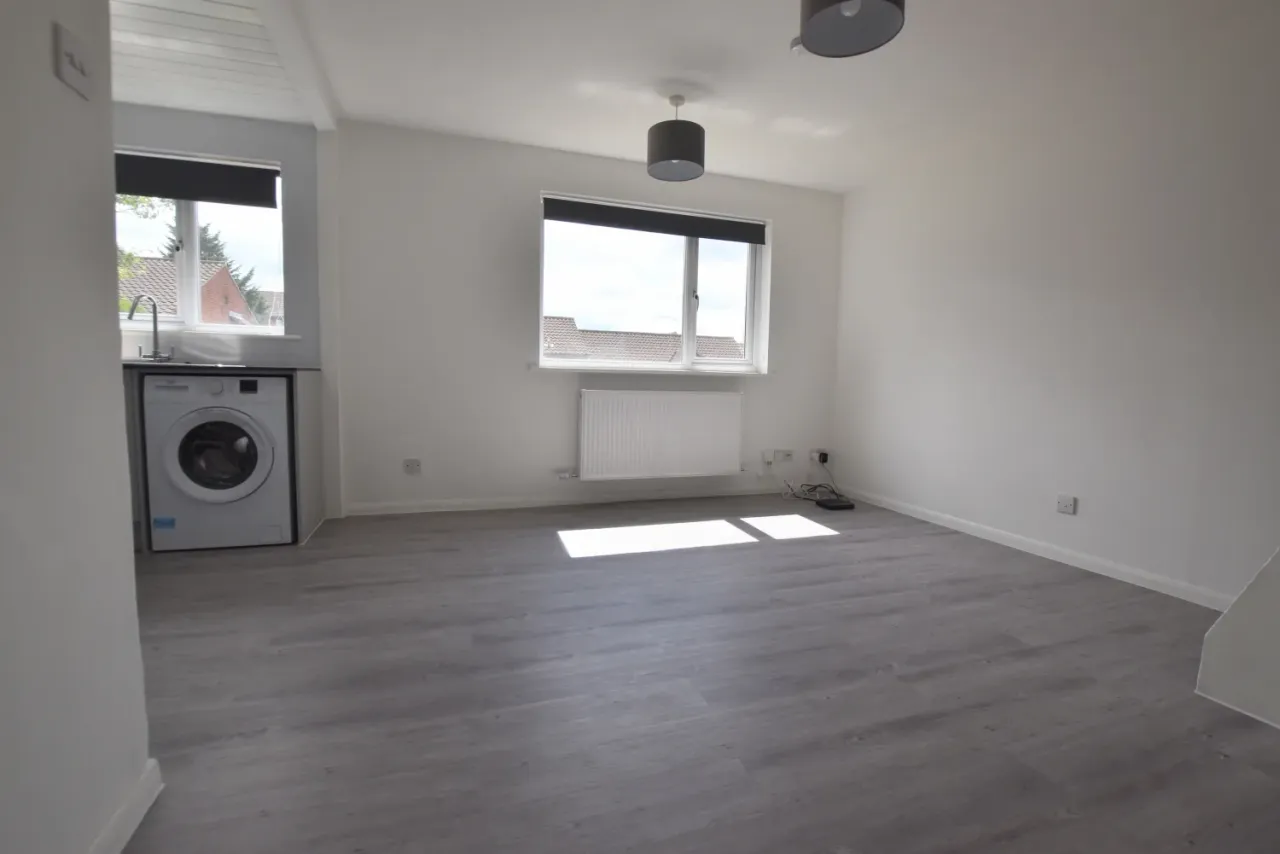 Simonsbath, Furzton, Milton Keynes, Buckinghamshire, MK4 1DR, photo 6