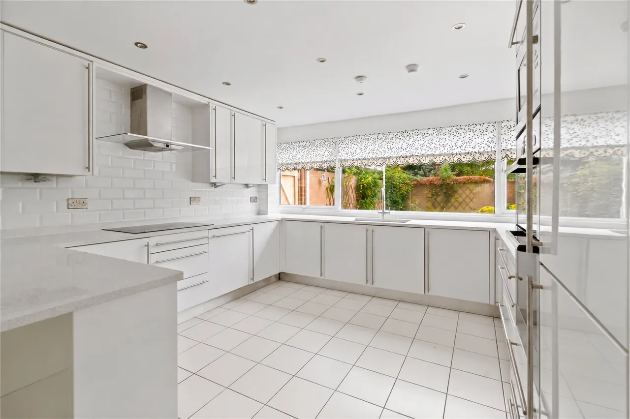 The Bowls, Chigwell, IG7, photo 5