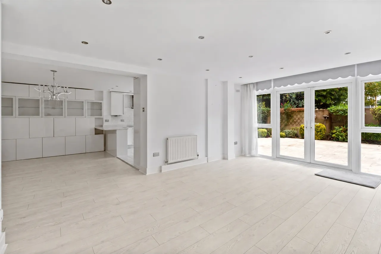 The Bowls, Chigwell, IG7, photo 2