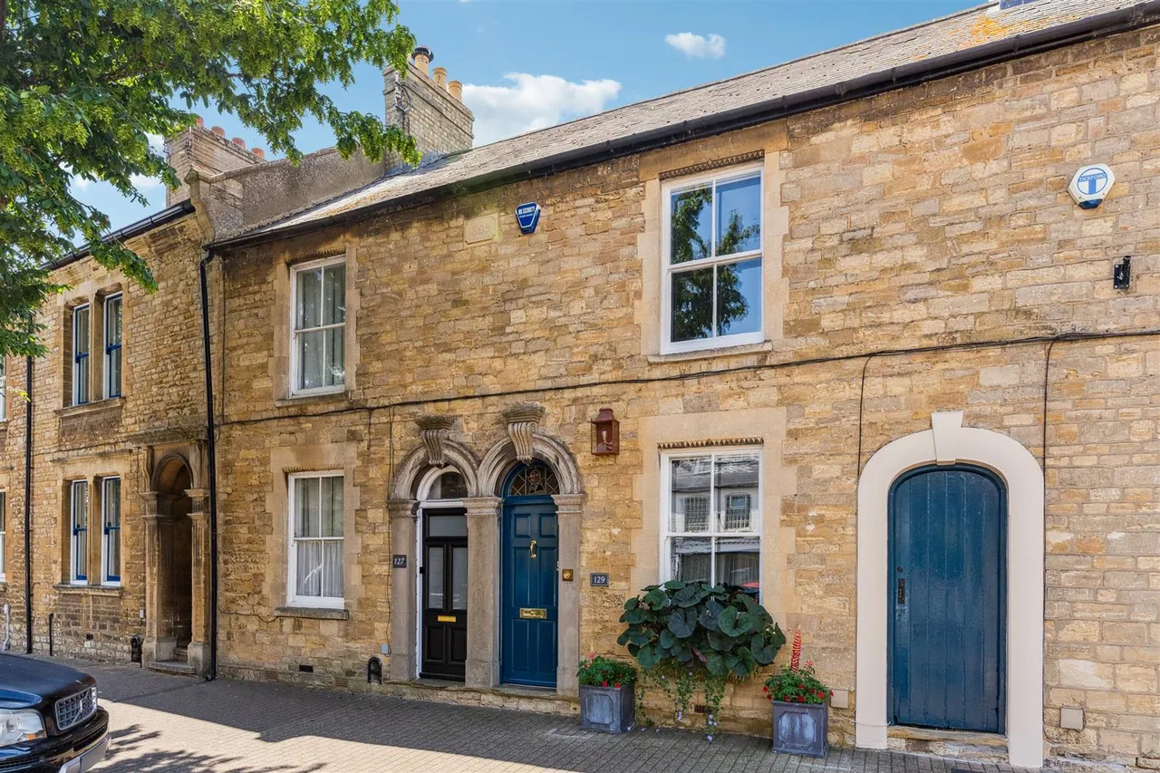 3 bed house for sale, High Street, Olney