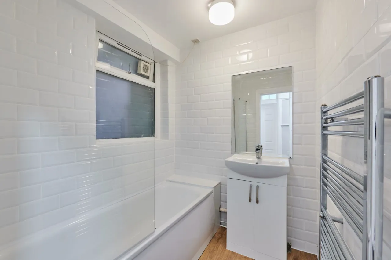 Streatham High Road, Streatham Hill, SW2 4RH, photo 18