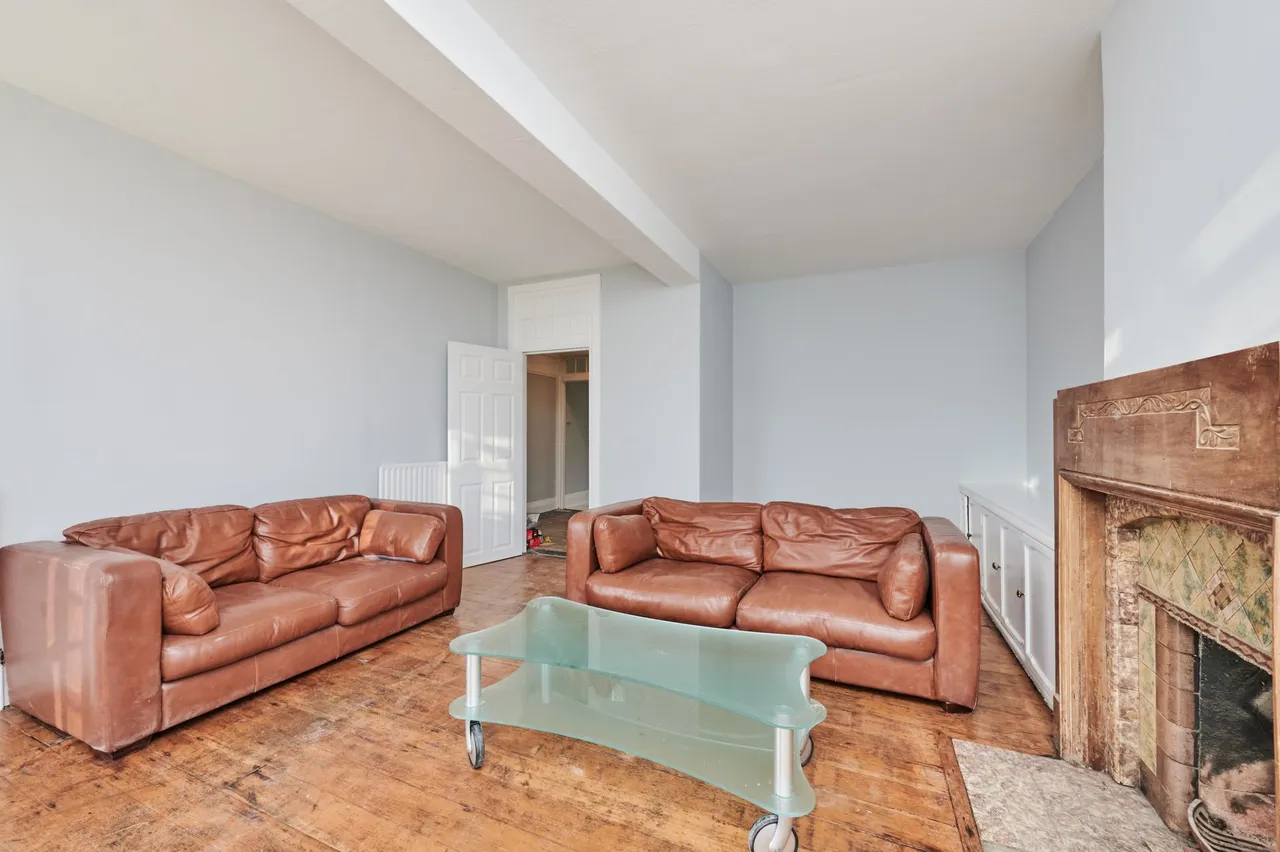 5 bed property to rent — Streatham High Road, Streatham Hill, SW2 4RH