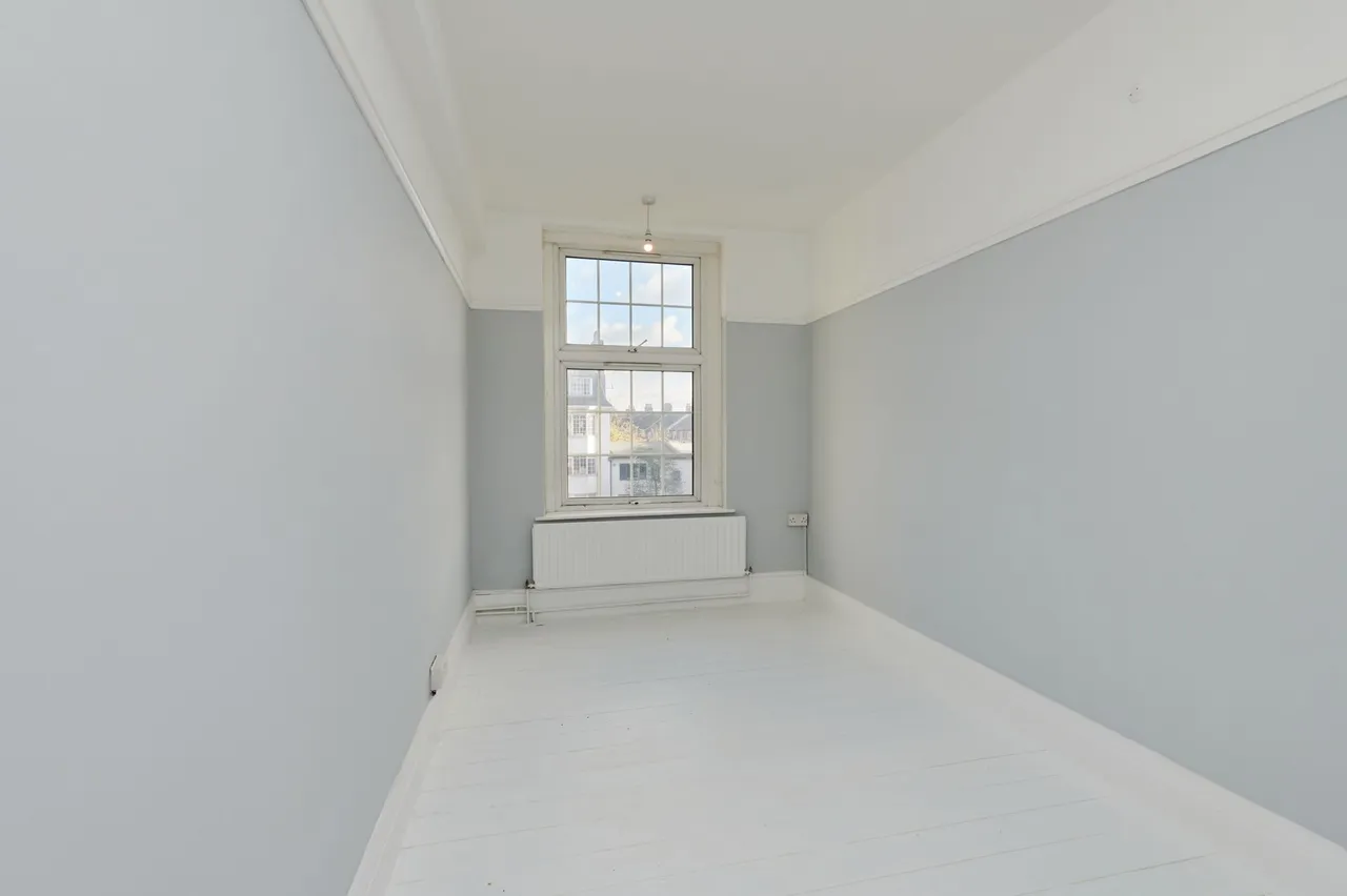 Streatham High Road, Streatham Hill, SW2 4RH, photo 8