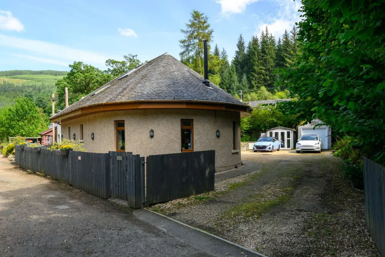 Burnside, Strathyre, Callander, Stirlingshire, FK18 8NA, photo 3