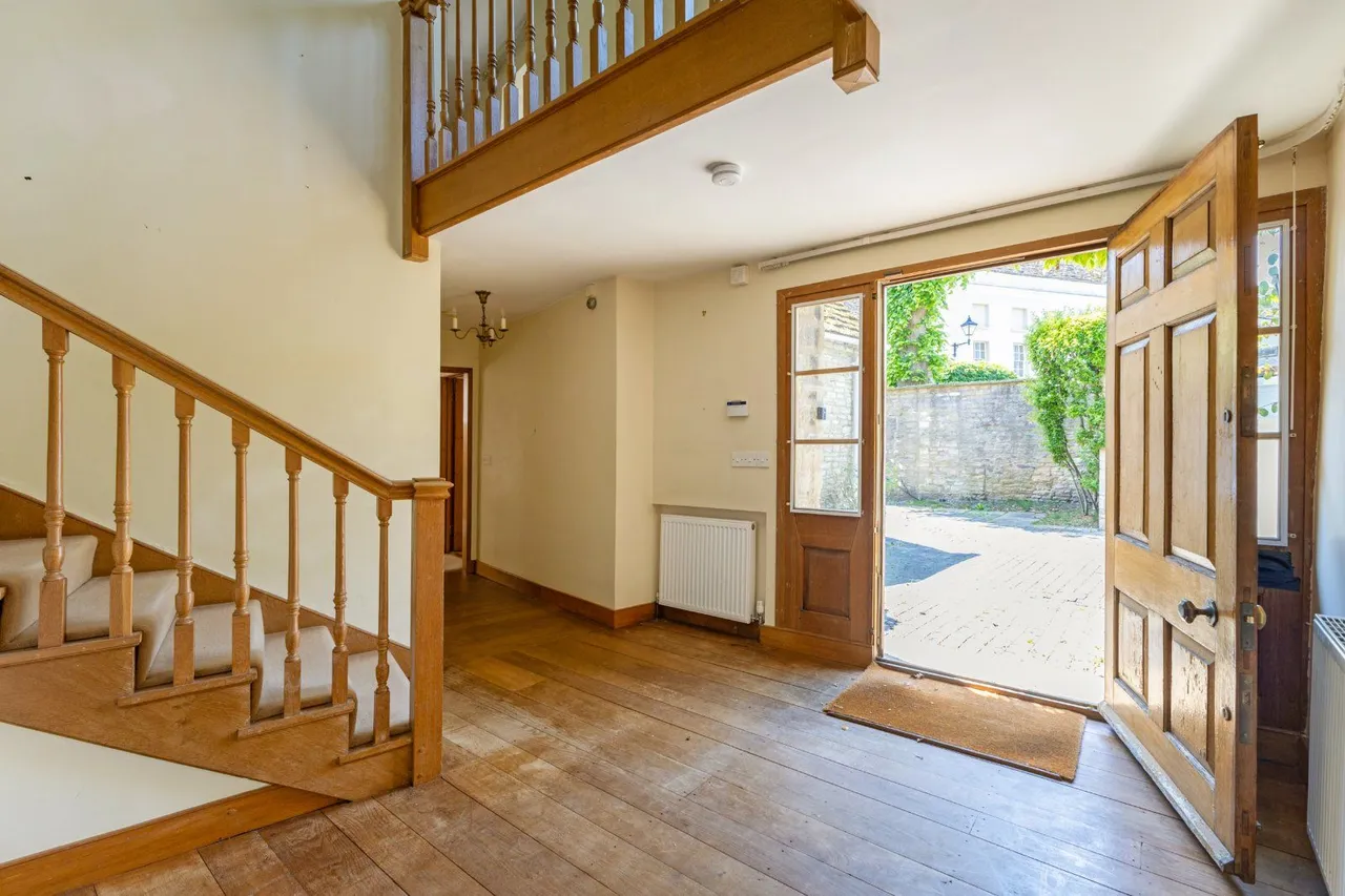 Coxwell Street, Cirencester, Gloucestershire, GL7 2BH, photo 5