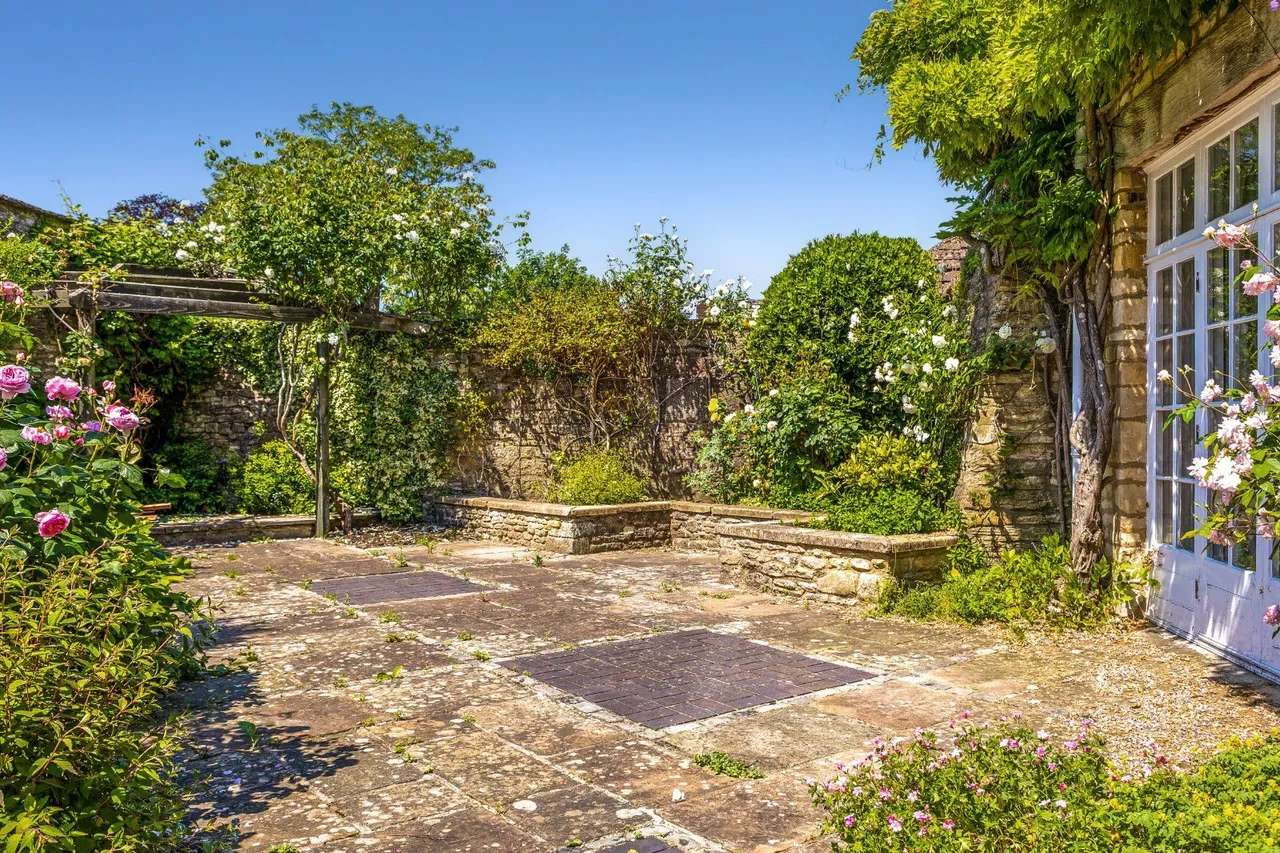 Coxwell Street, Cirencester, Gloucestershire, GL7 2BH, photo 2
