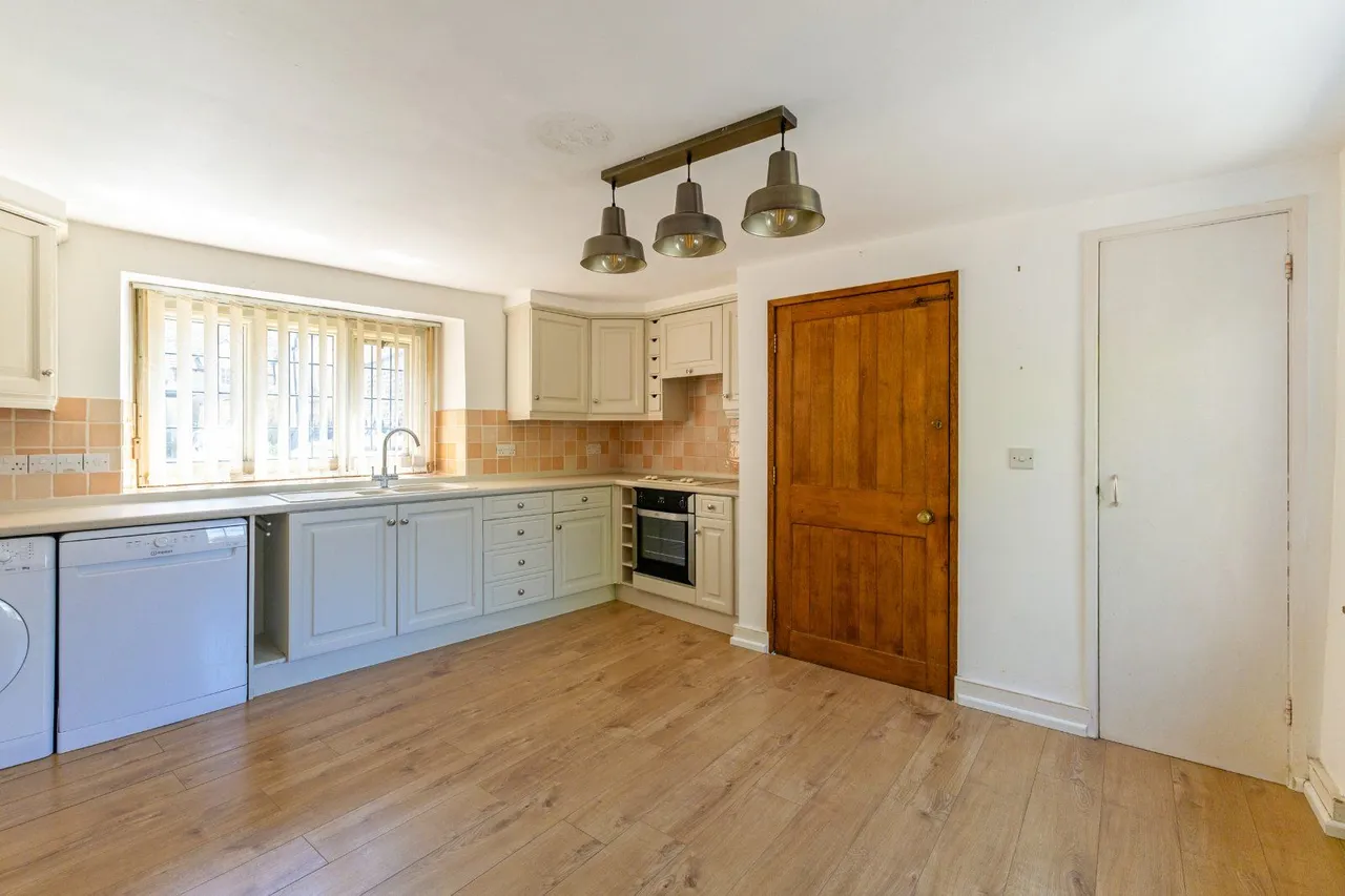 Coxwell Street, Cirencester, Gloucestershire, GL7 2BH, photo 8