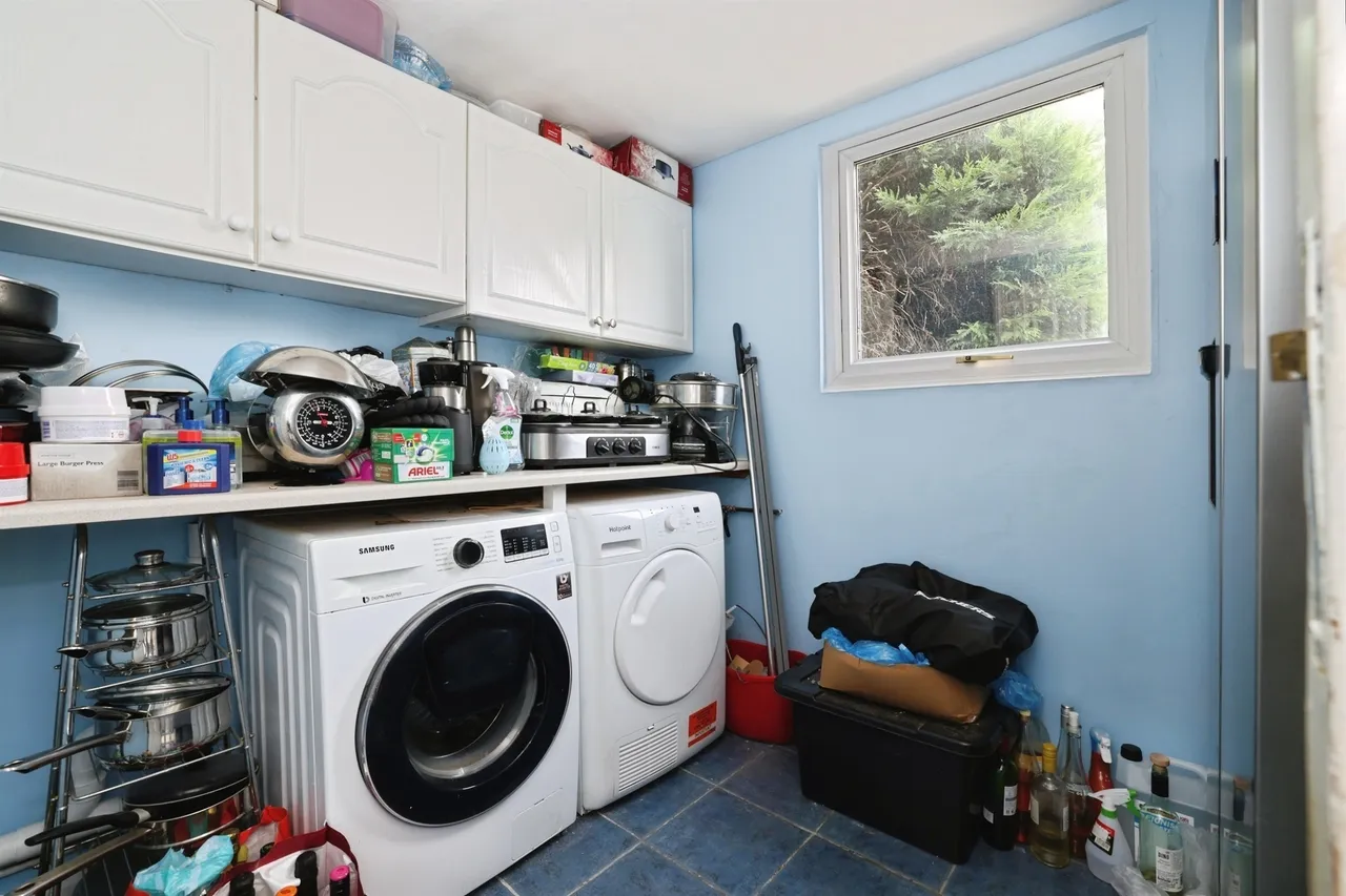 St. Matthews Close, Rowde, SN10, photo 9
