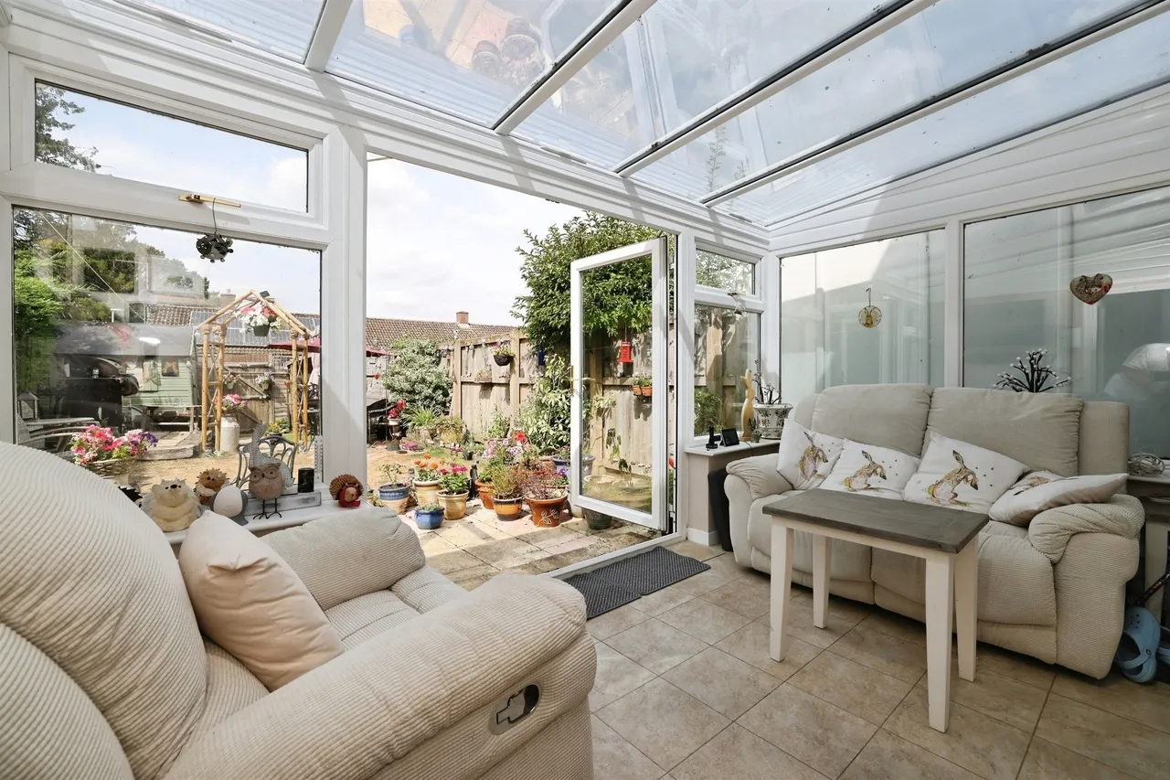 St. Matthews Close, Rowde, SN10, photo 8