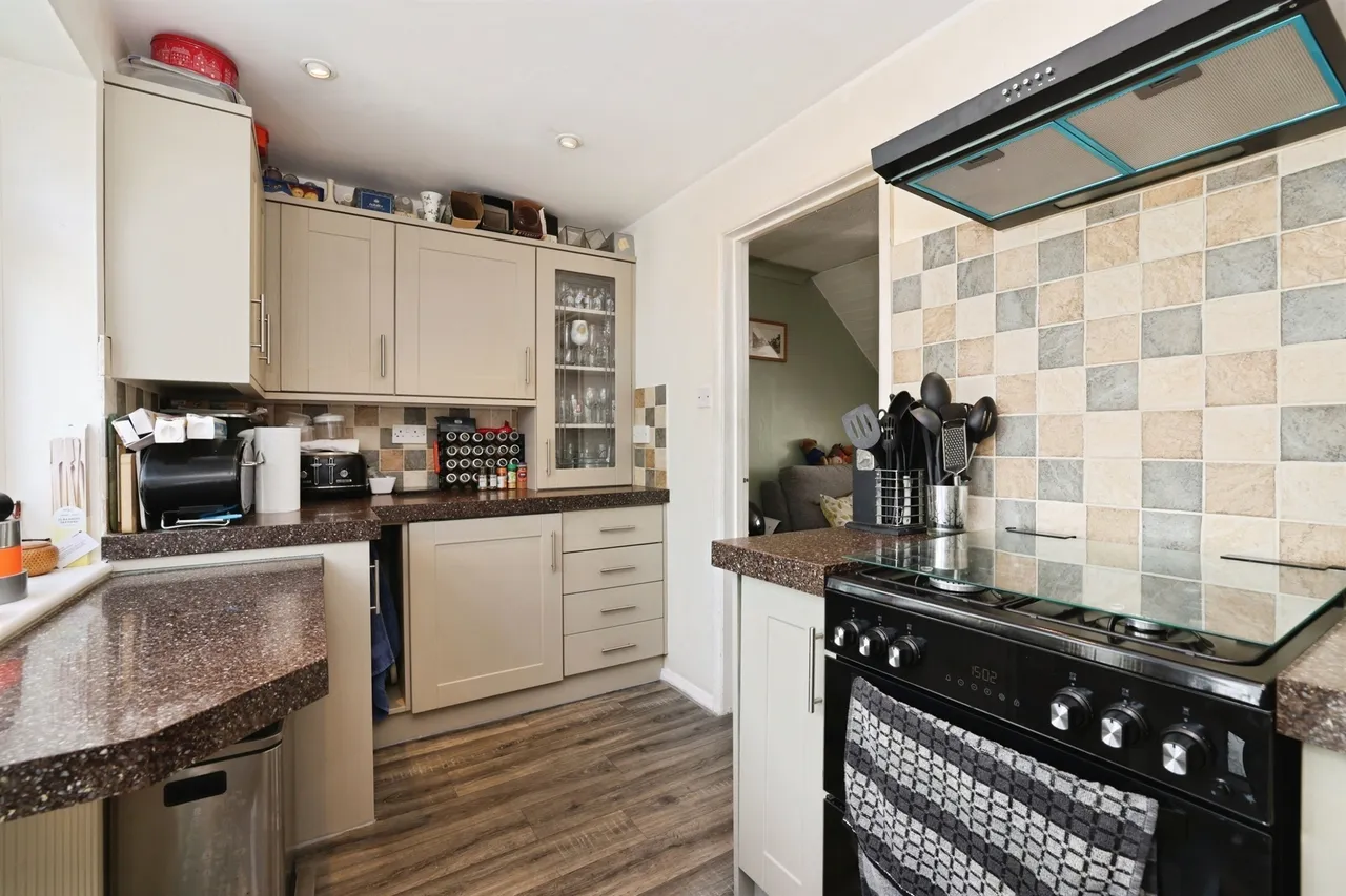 St. Matthews Close, Rowde, SN10, photo 6