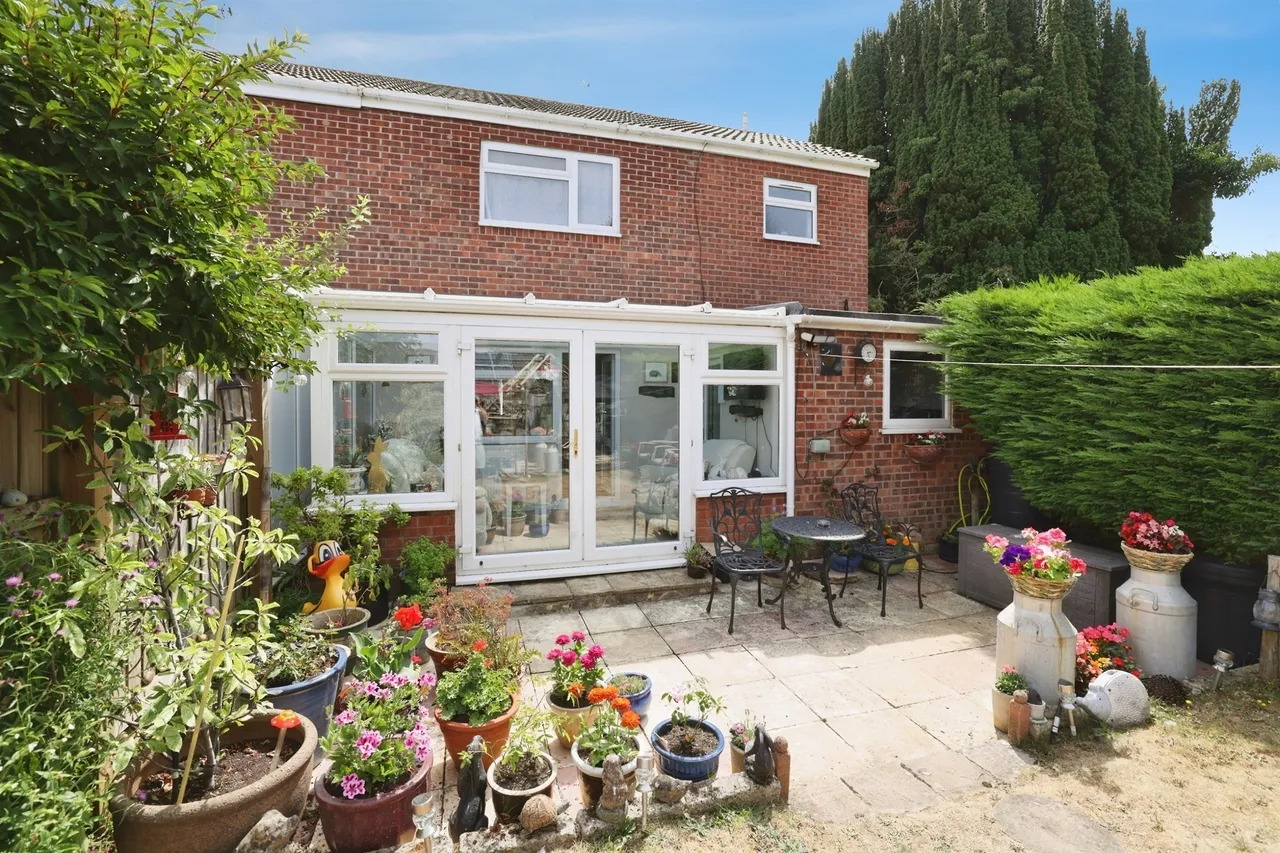 St. Matthews Close, Rowde, SN10, photo 19