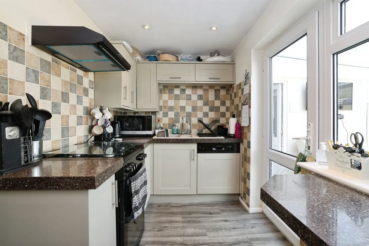 St. Matthews Close, Rowde, SN10, photo 7