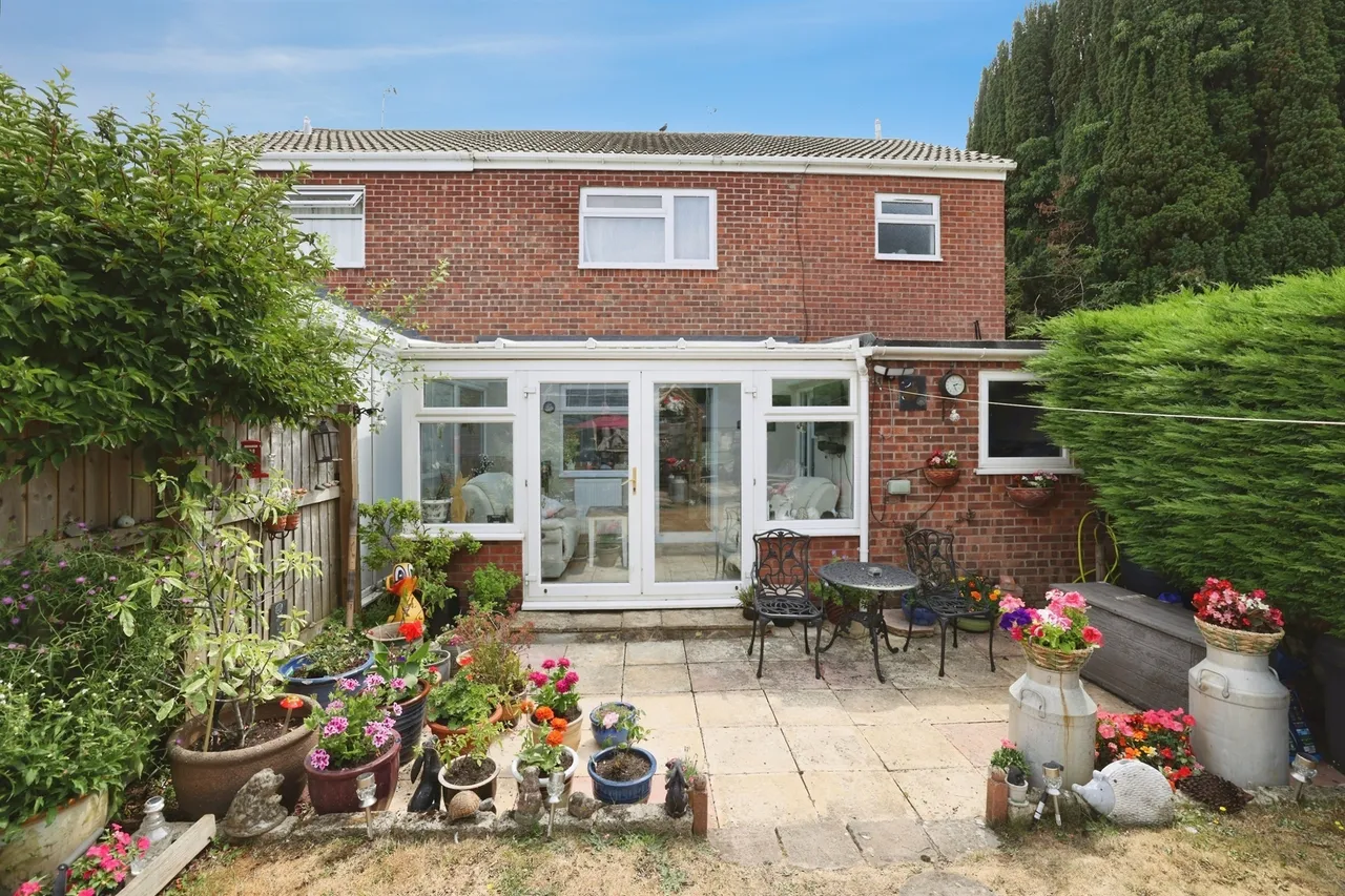 St. Matthews Close, Rowde, SN10, photo 16