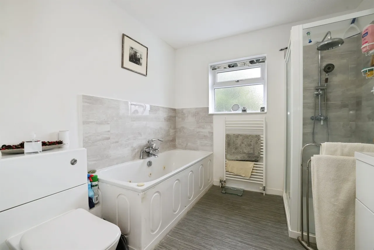 St. Matthews Close, Rowde, SN10, photo 15