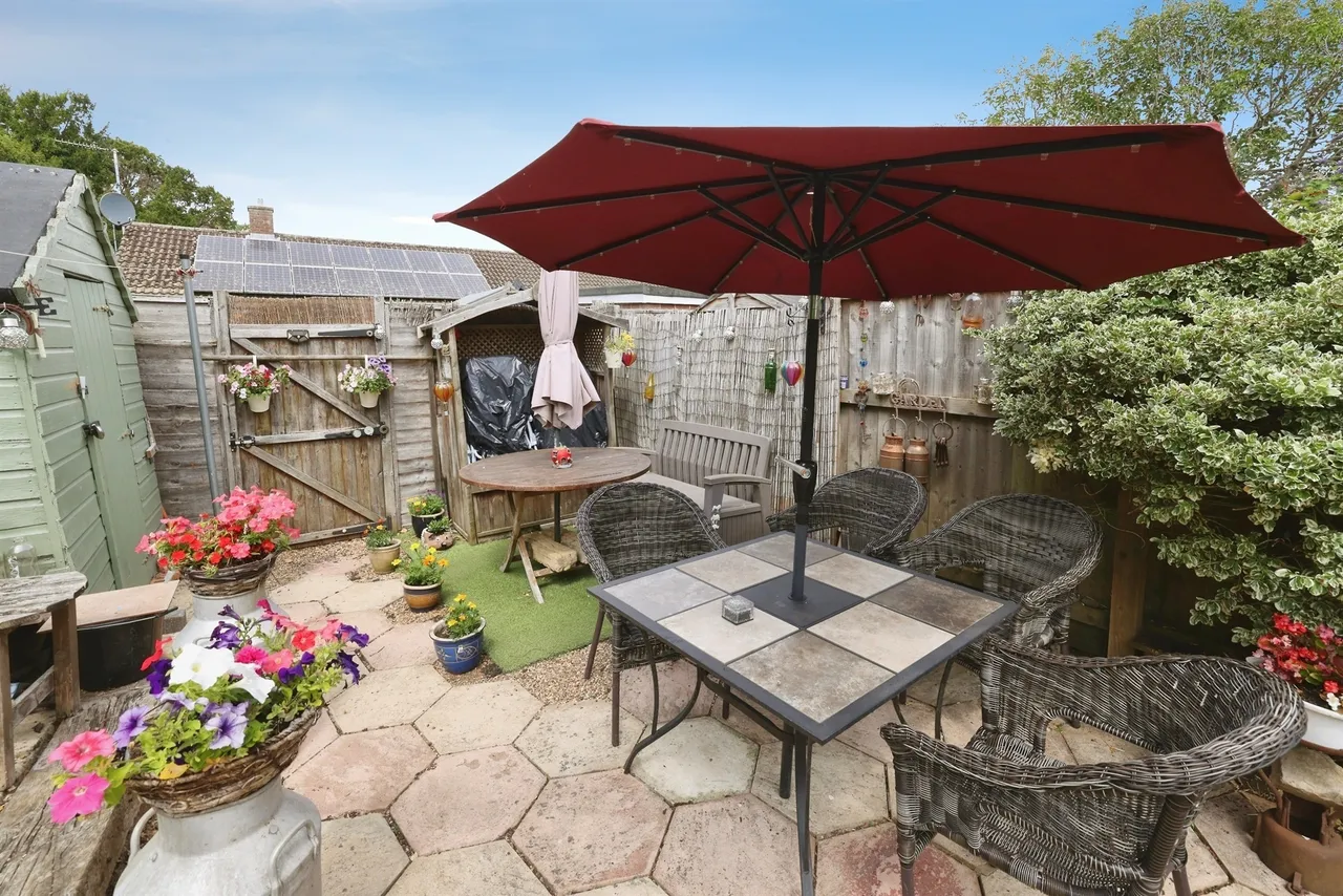 St. Matthews Close, Rowde, SN10, photo 18