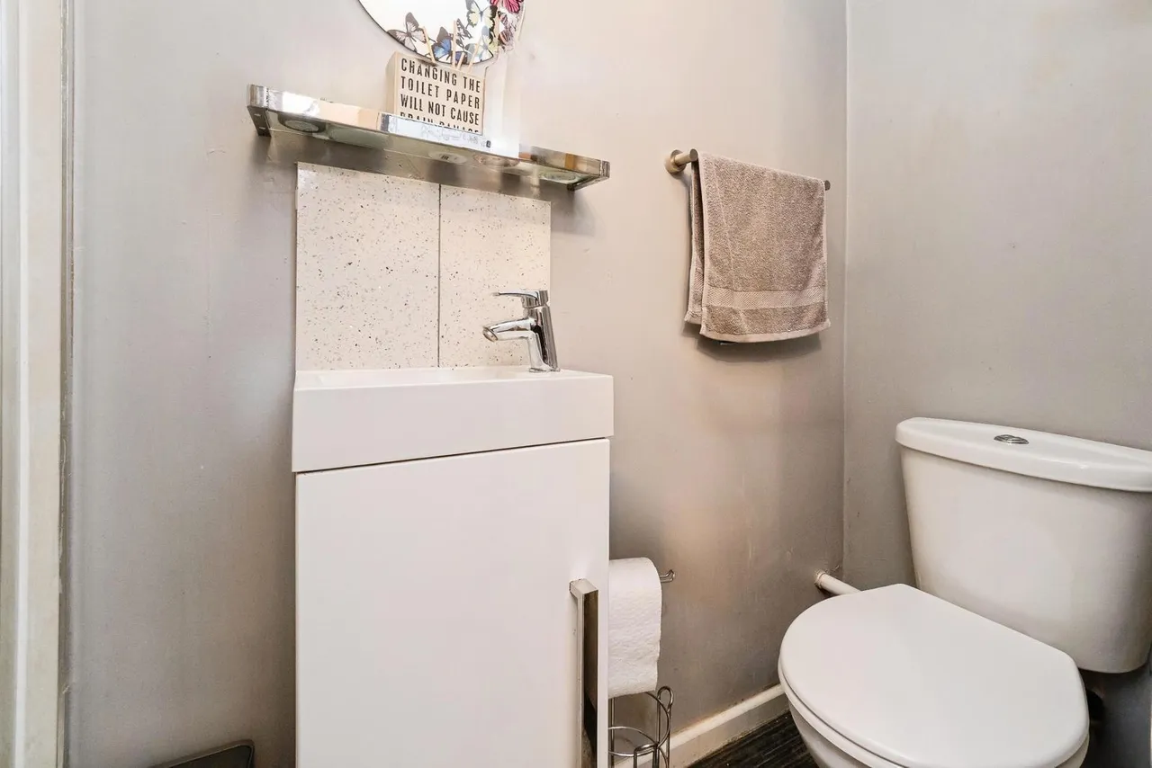 Rochford Close, Hornchurch, RM12, photo 9