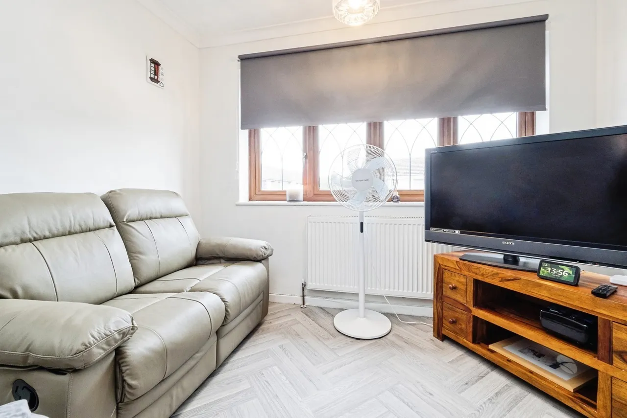 Rochford Close, Hornchurch, RM12, photo 15