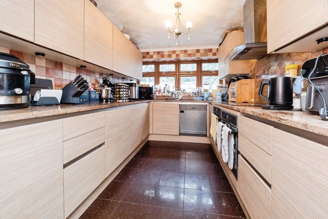 Rochford Close, Hornchurch, RM12, photo 6