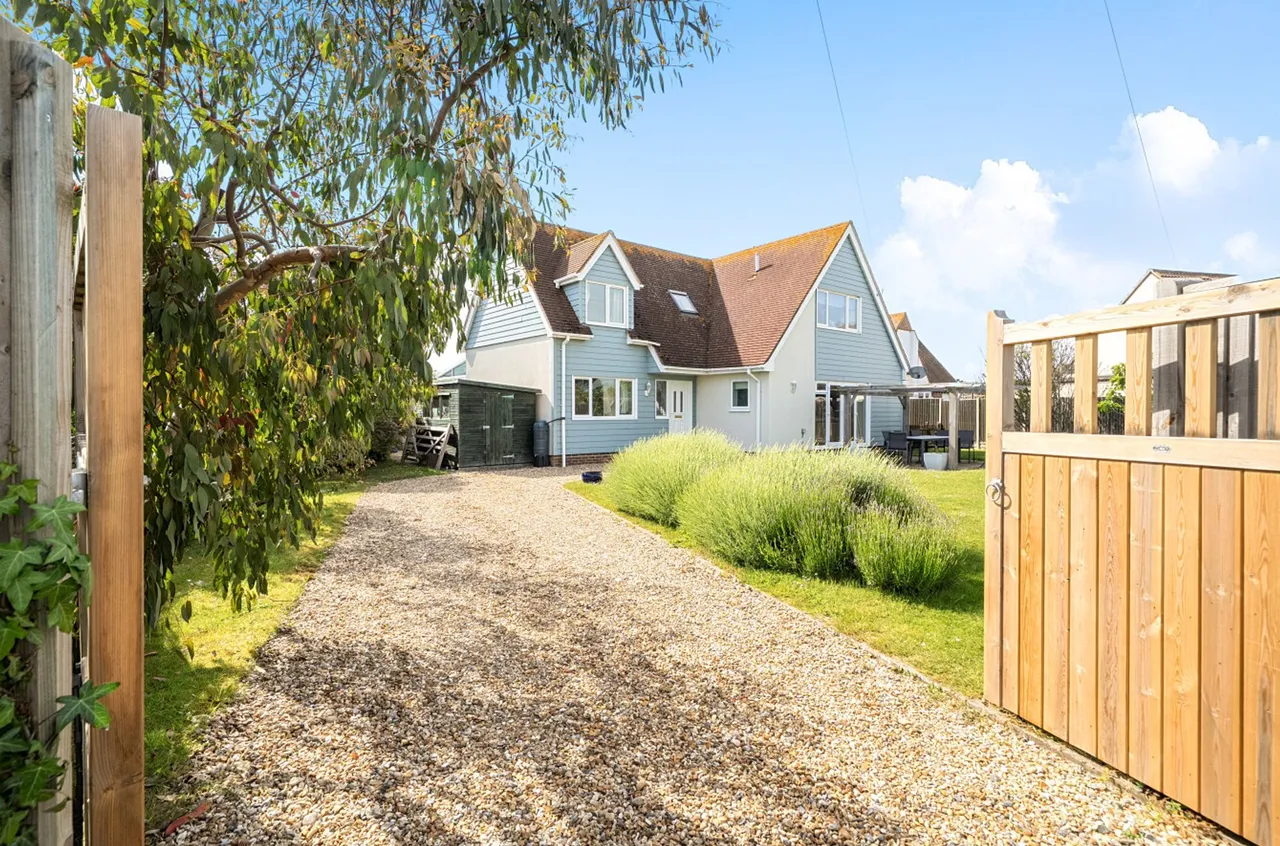 4 bed property for sale, Russell Road, West Wittering, PO20