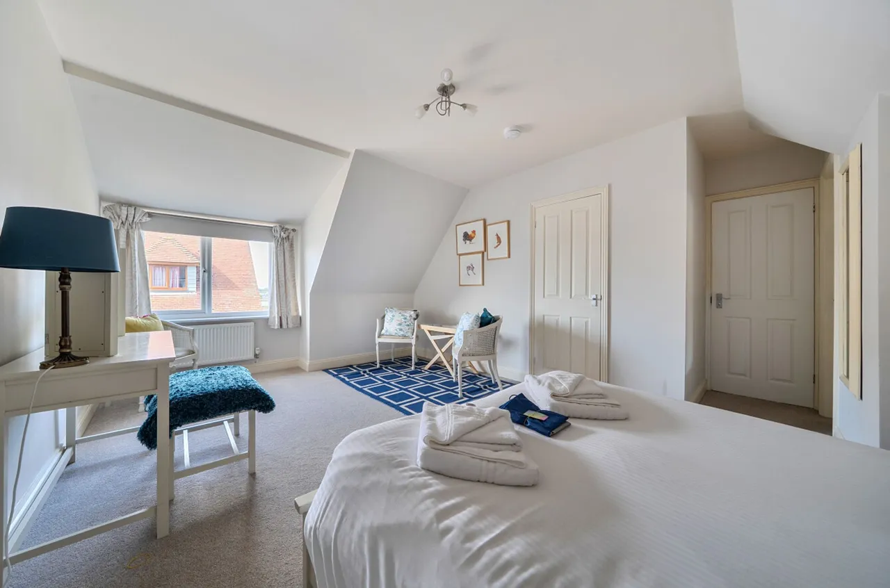 Russell Road, West Wittering, PO20, photo 18