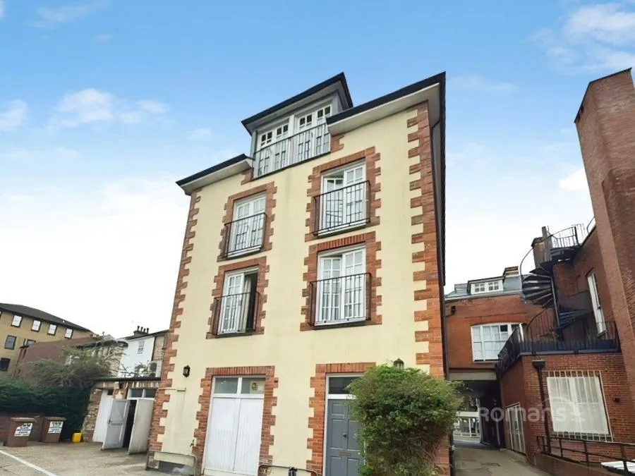 2 bed flat to rent, Jewry Street, Winchester, SO23