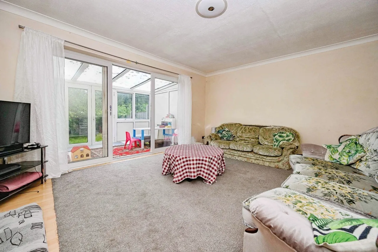 Bramingham Road, Luton, Bedfordshire, LU3, photo 2