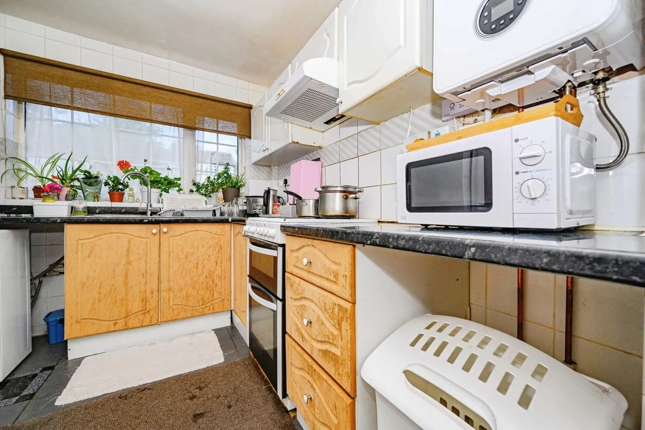 Bramingham Road, Luton, Bedfordshire, LU3, photo 3
