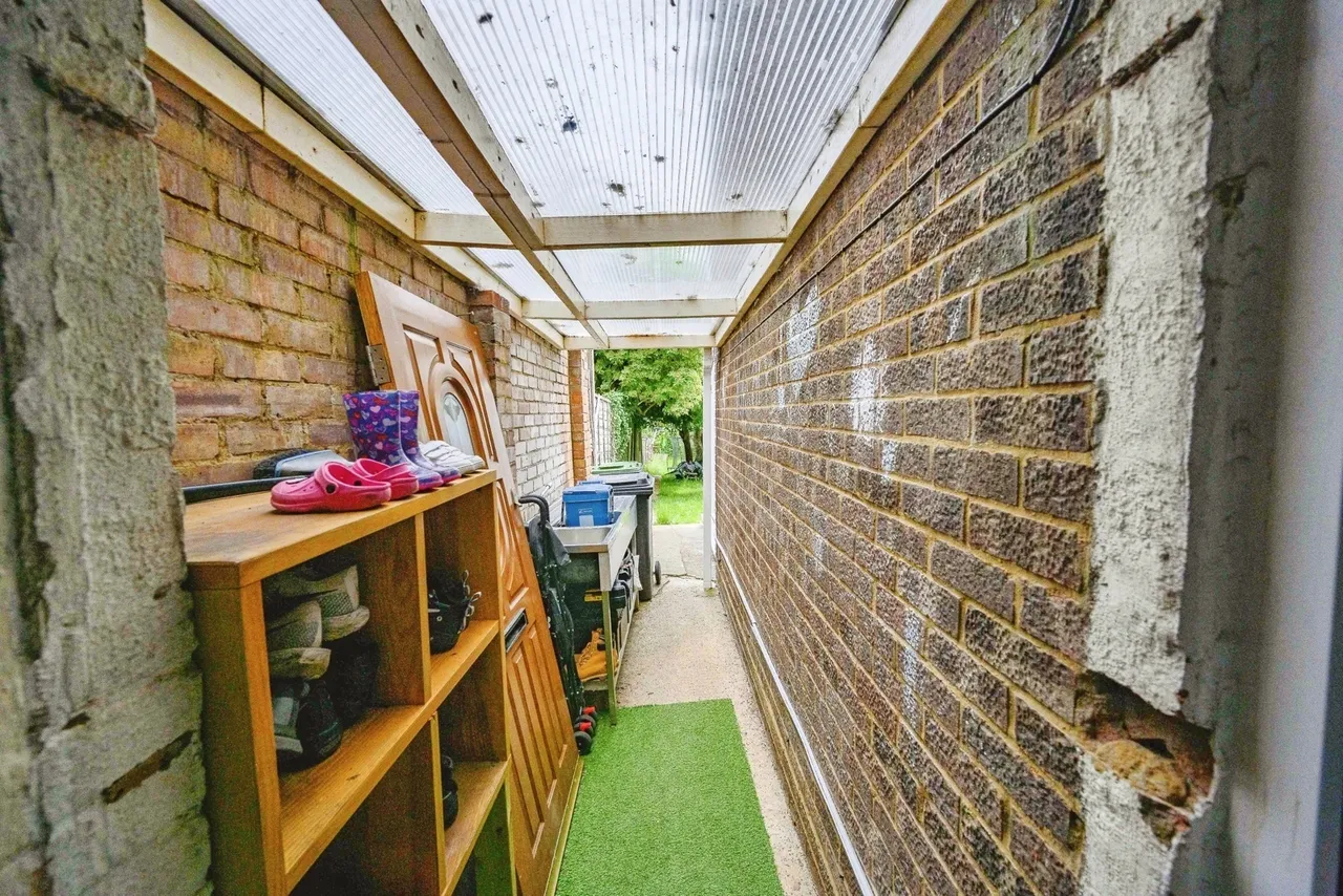 Bramingham Road, Luton, Bedfordshire, LU3, photo 8