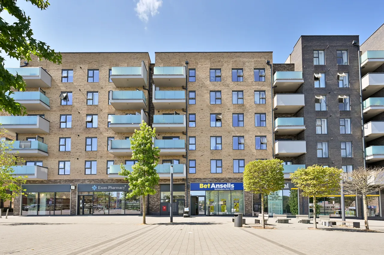 2 bed flat for sale, South Oxhey, WD19
