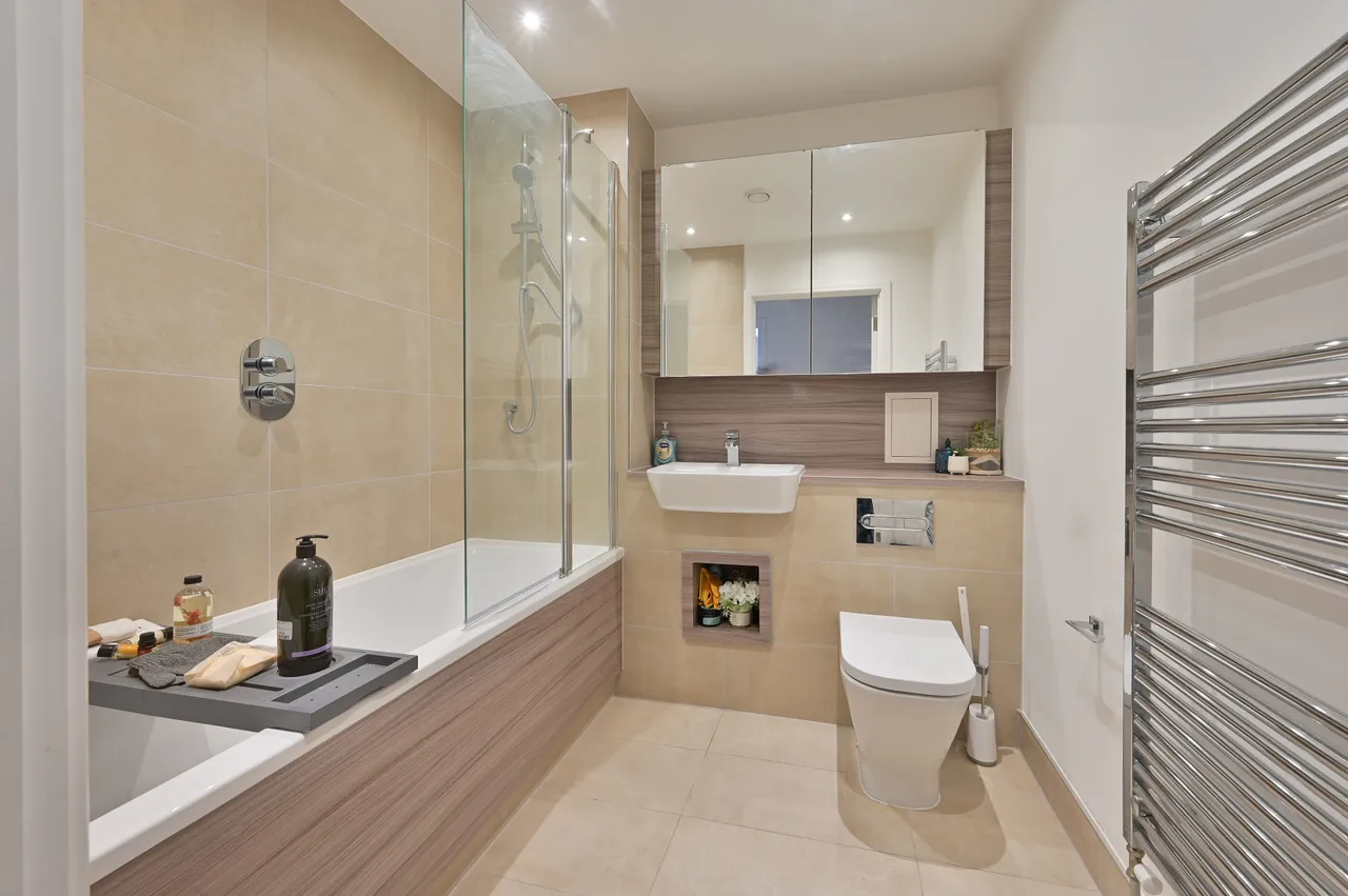 South Oxhey, WD19, photo 5
