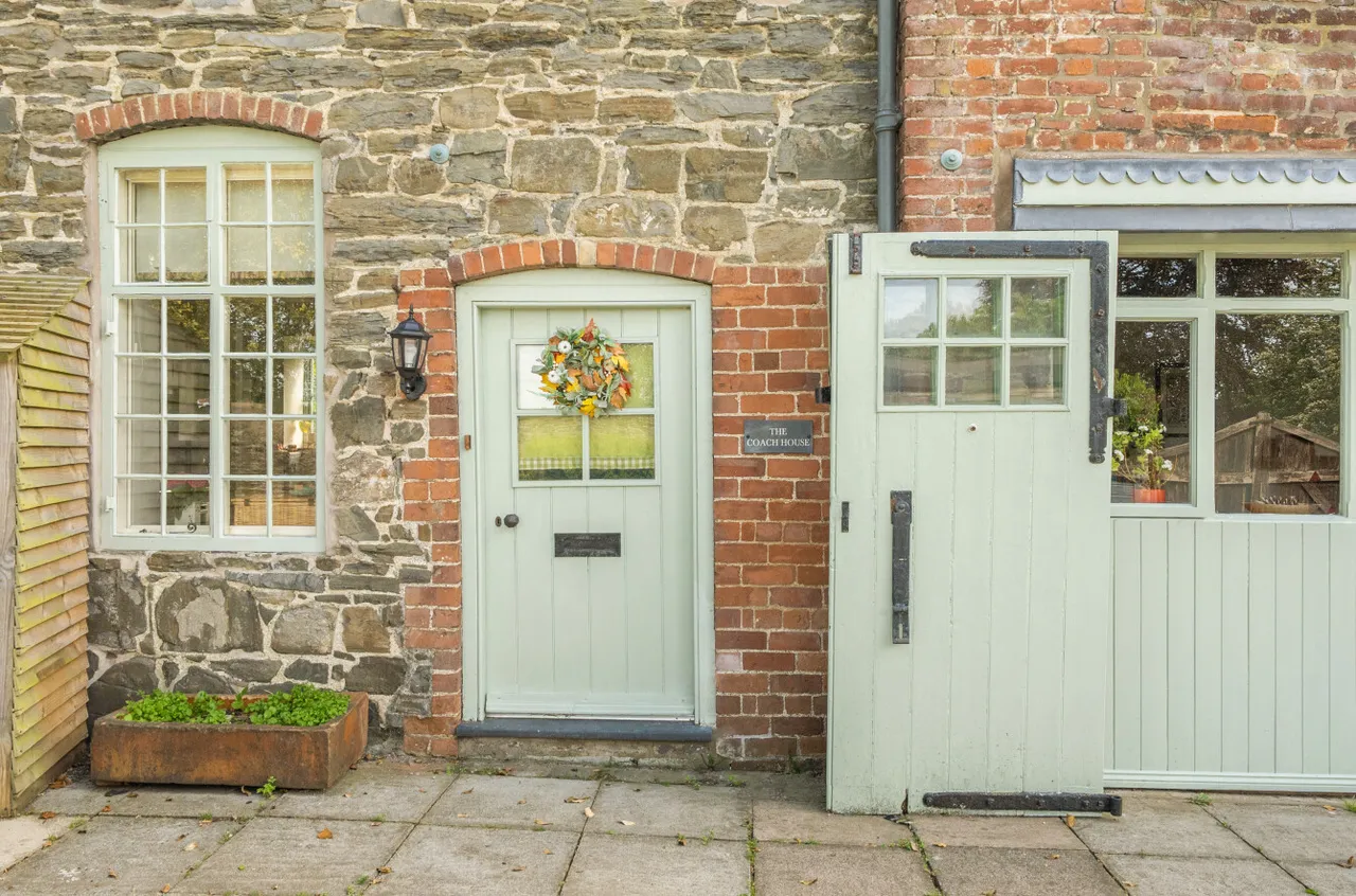 The Coach House Cottage, Llandyssil, photo 24