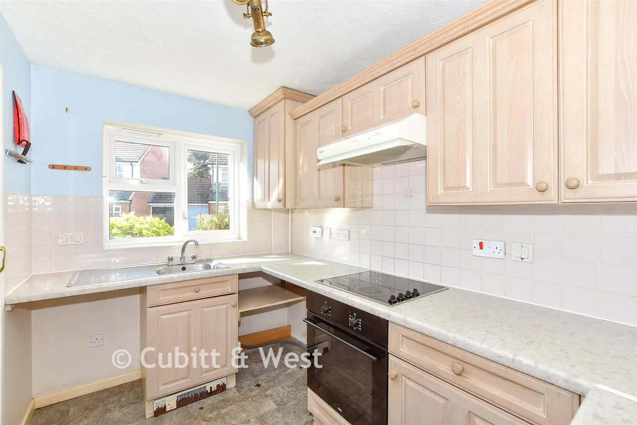 Grenville Gardens, Donnington, PO19, photo 6