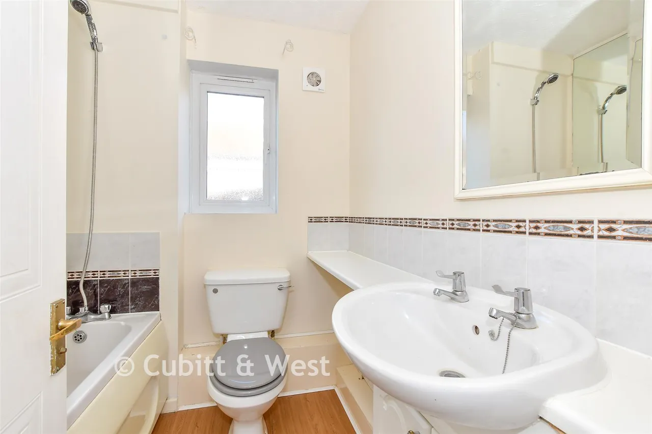Grenville Gardens, Donnington, PO19, photo 9