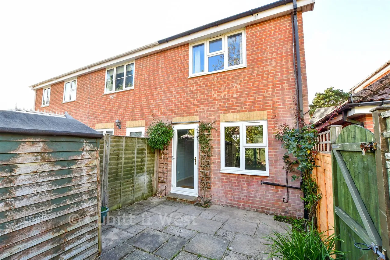 Grenville Gardens, Donnington, PO19, photo 10