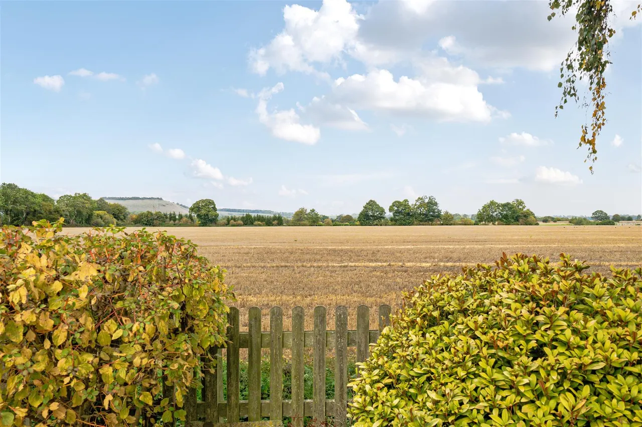 Littleworth, Pewsey, SN9, photo 2