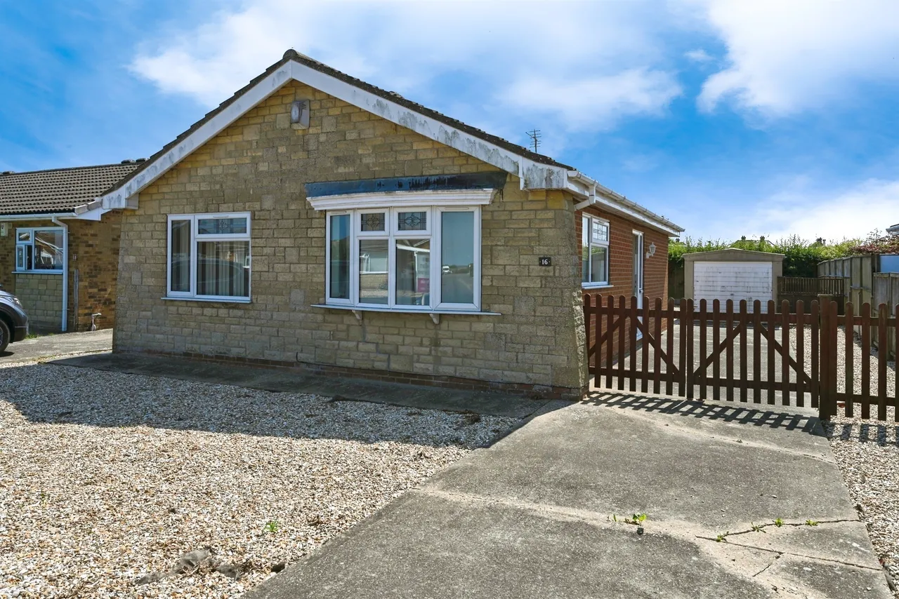 2 bed house for sale, Martin Way, Skegness, PE25
