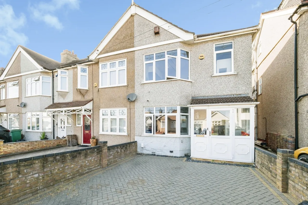 3 bed house for sale — Eastwood Drive, RAINHAM, Essex, RM13
