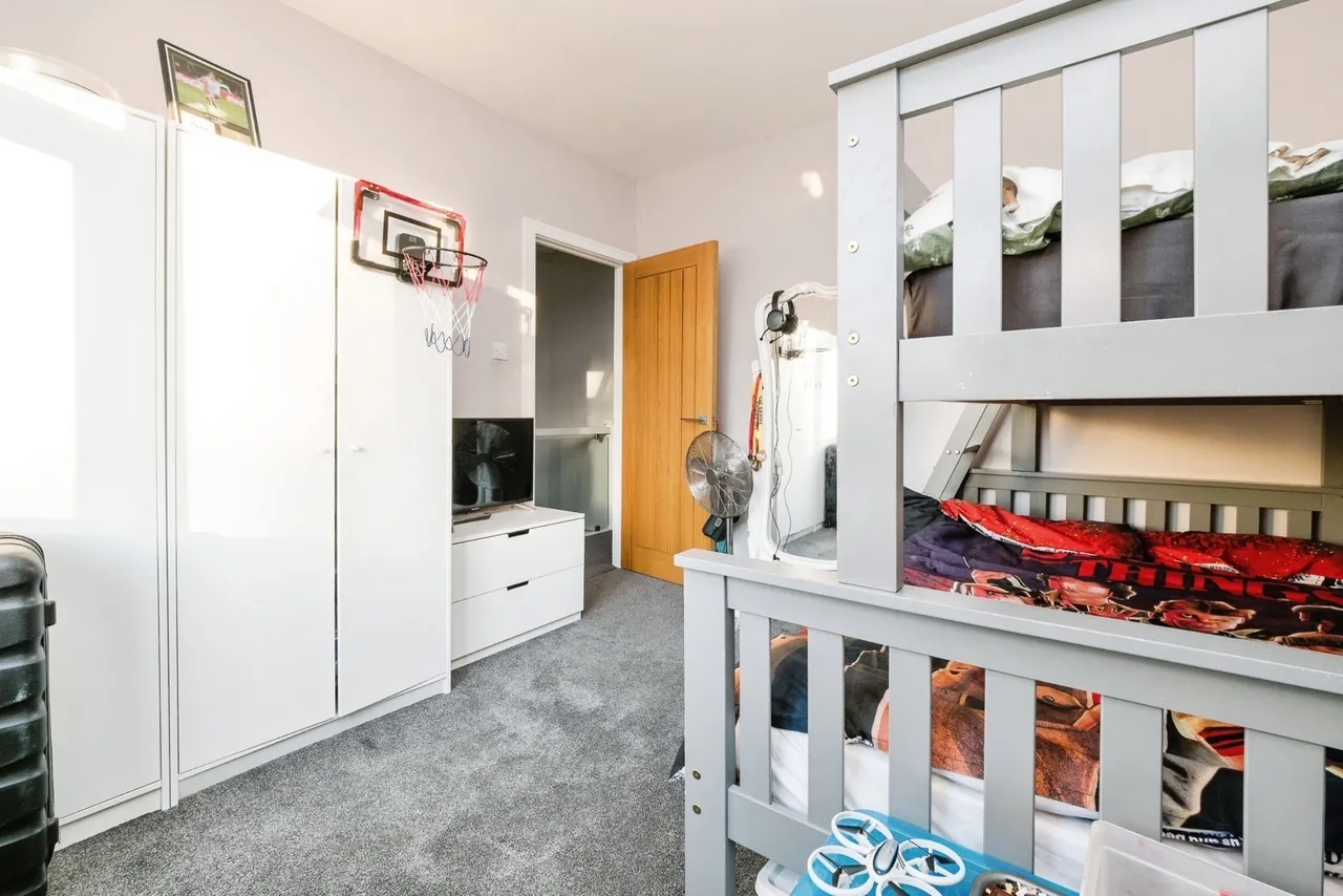 Eastwood Drive, RAINHAM, Essex, RM13, photo 13