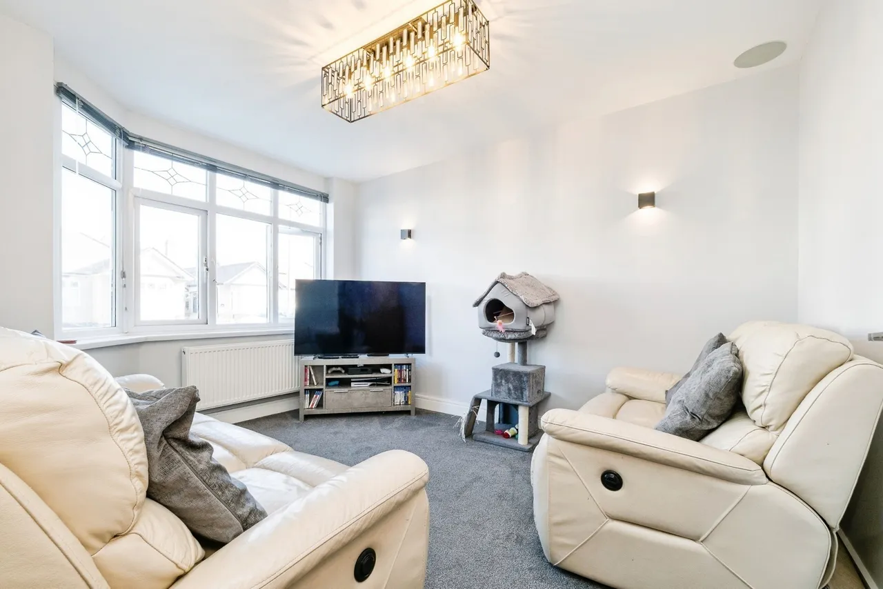 Eastwood Drive, RAINHAM, Essex, RM13, photo 5
