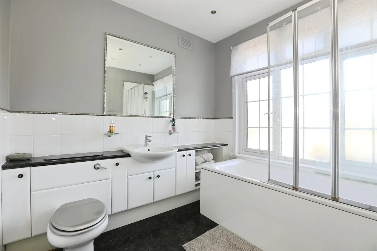 Eastbourne Road, Blindley Heath, LINGFIELD, photo 11