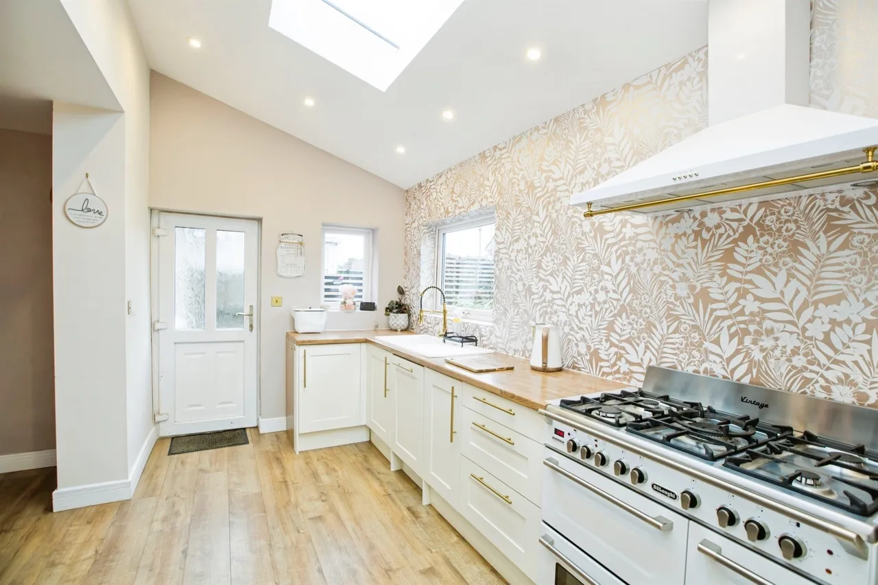 3 bed house for sale — Moor End Road, HALIFAX
