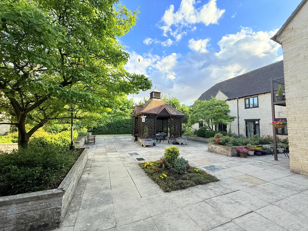 Swinbrook Court, Witney, OX28, photo 2
