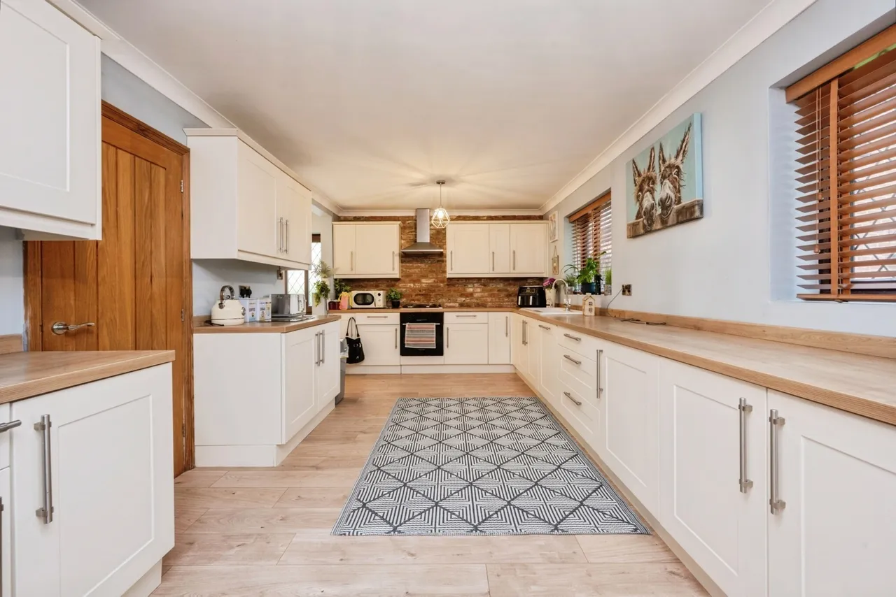 Grovebury Court, Wootton, Bedford, Bedfordshire, MK43, photo 3