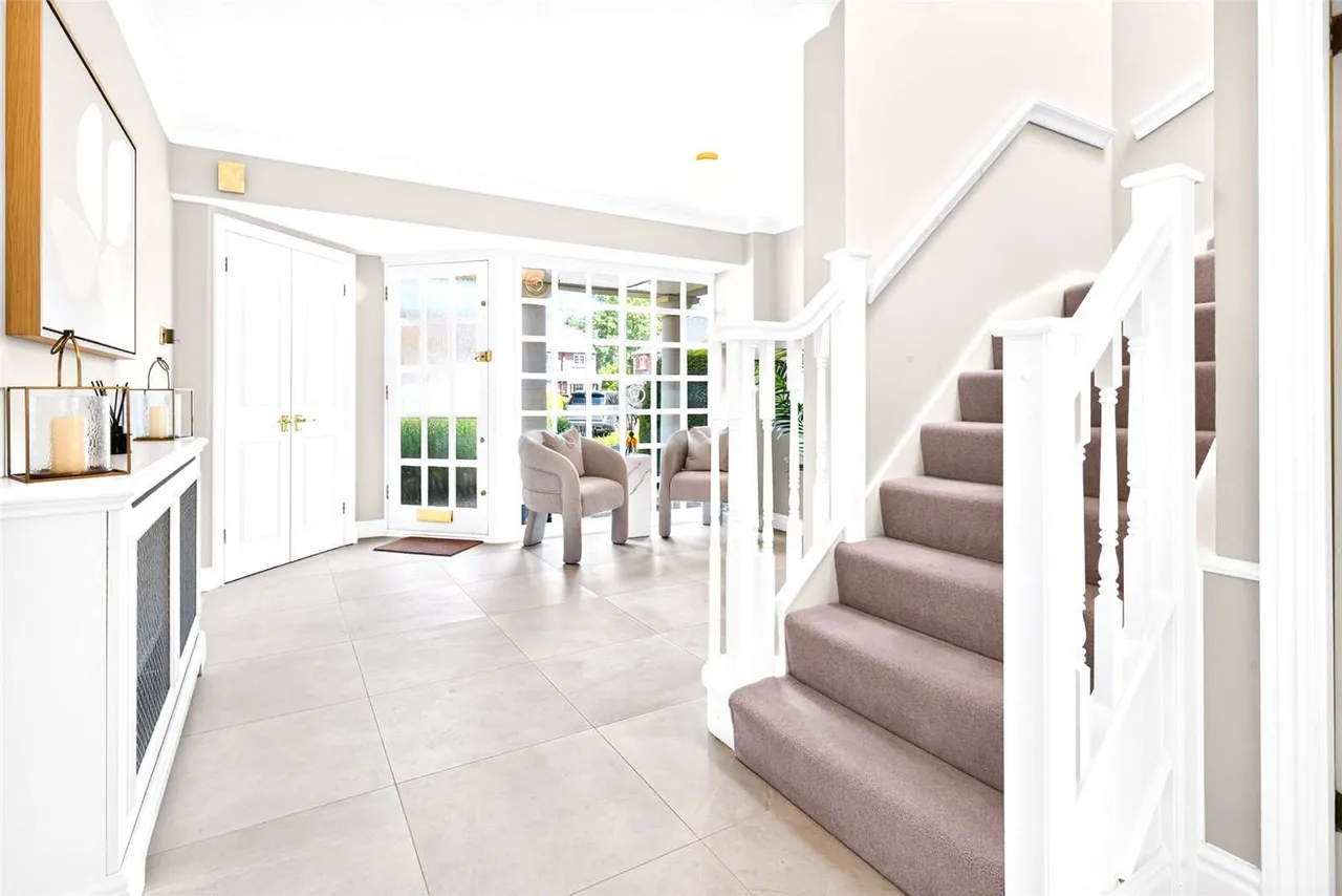 Broxbournebury Mews, Broxbourne, Hertfordshire, EN10 7JA, photo 9