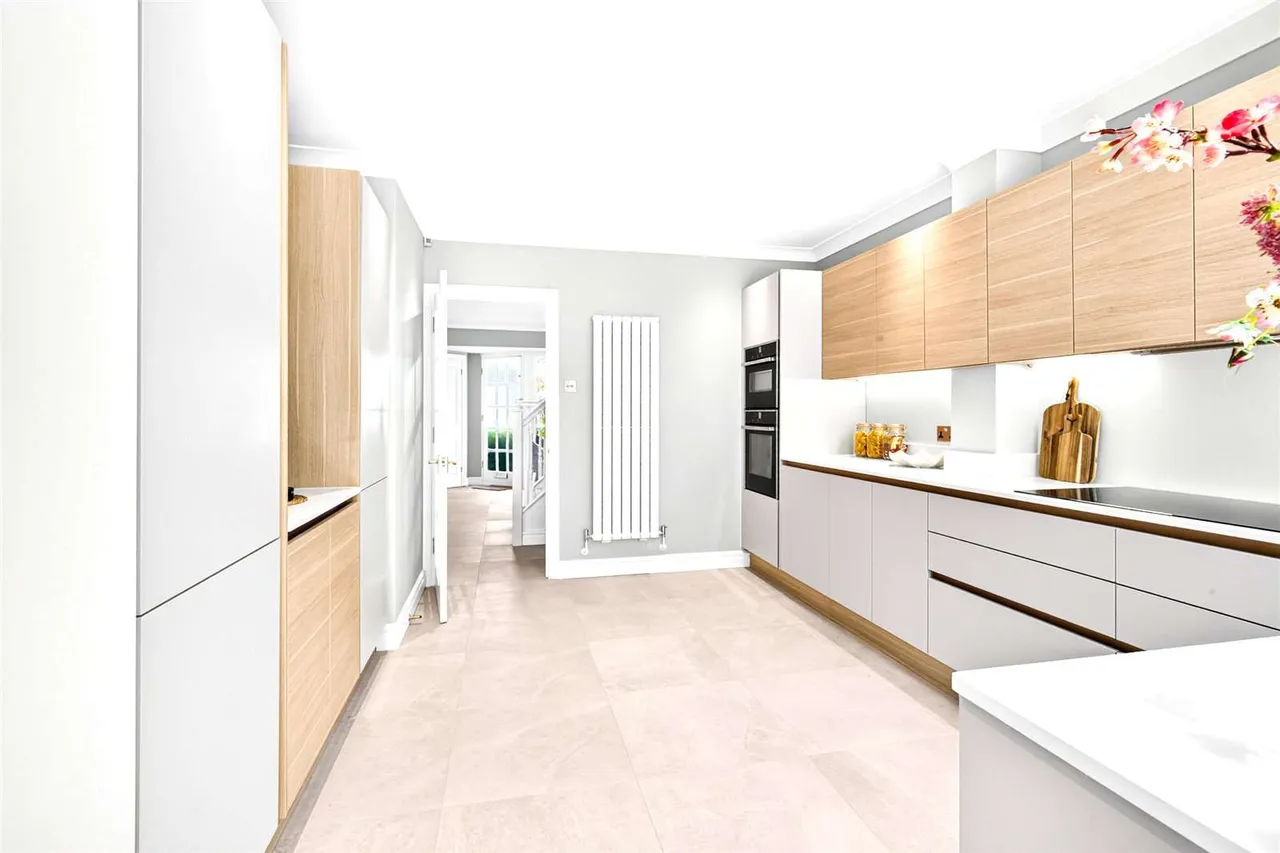 Broxbournebury Mews, Broxbourne, Hertfordshire, EN10 7JA, photo 8