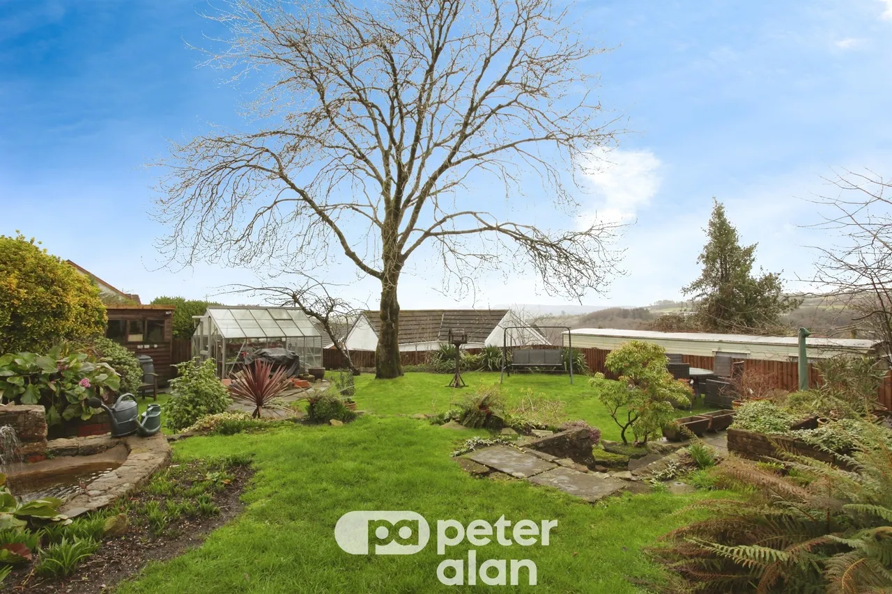 Club Road, Pontypool, NP4, photo 2