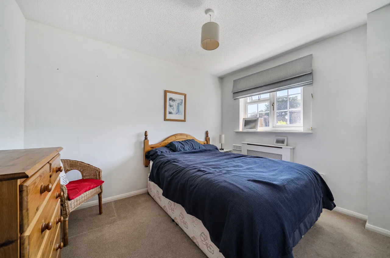 Hawkesworth Drive, Bagshot, Surrey, GU19 5QZ, photo 13