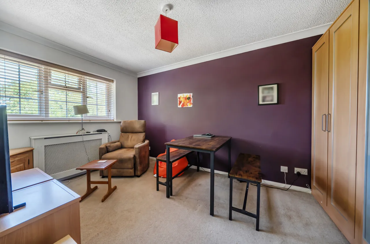 Hawkesworth Drive, Bagshot, Surrey, GU19 5QZ, photo 5