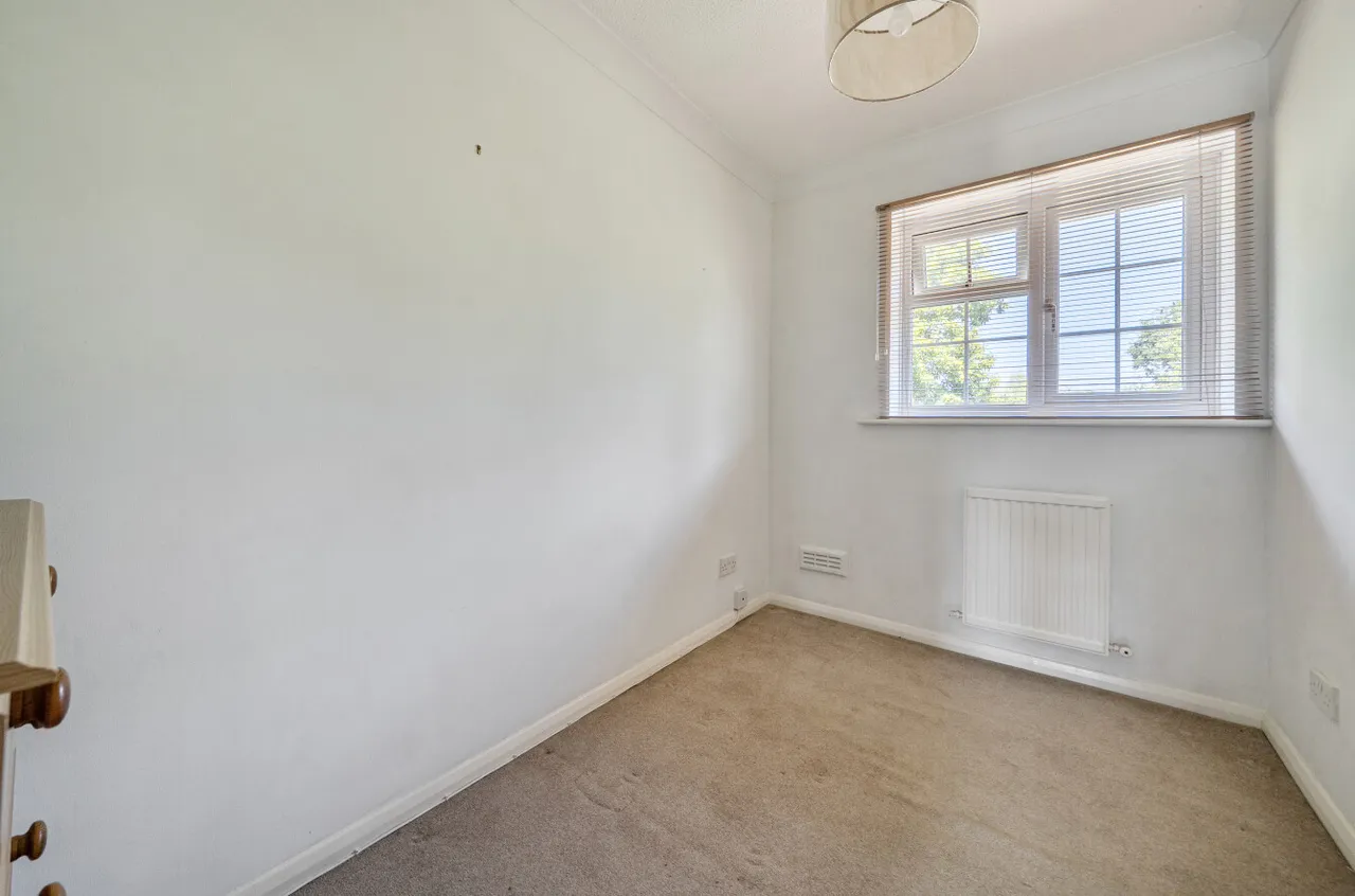 Hawkesworth Drive, Bagshot, Surrey, GU19 5QZ, photo 11