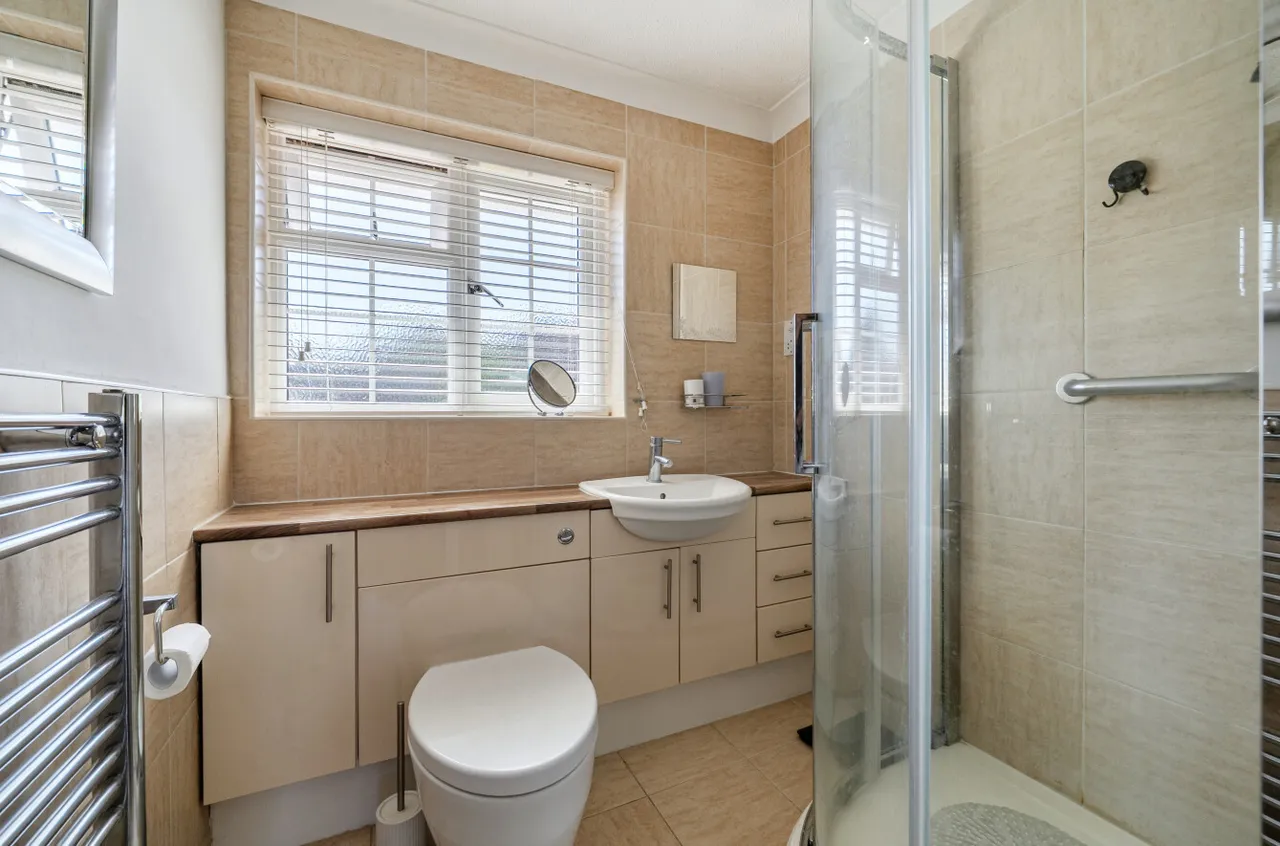 Hawkesworth Drive, Bagshot, Surrey, GU19 5QZ, photo 10